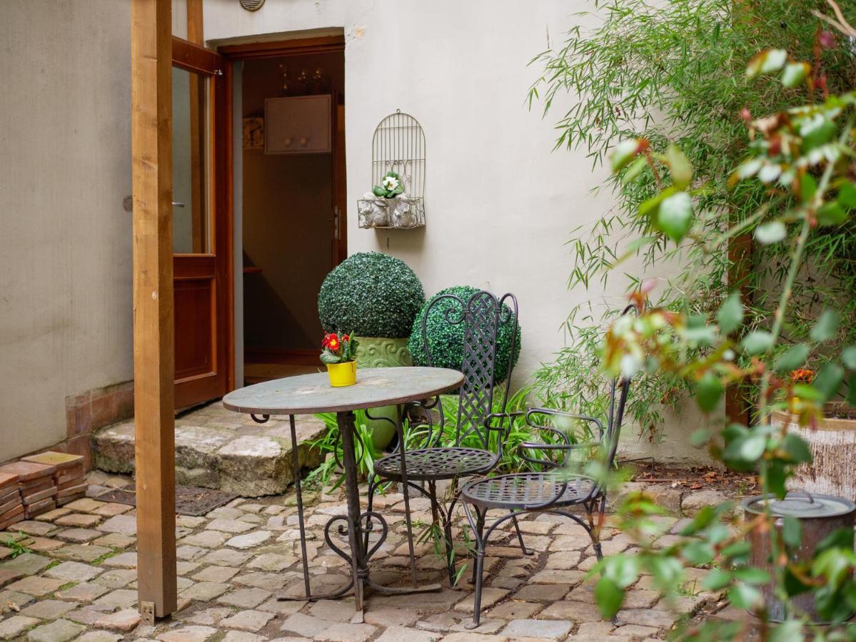 Romantic nest under Prague Castle Exterior foto